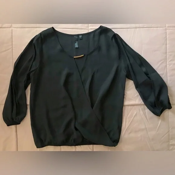 NWOT Trende Black Open Sleeve with Gold Chest Detail Classy Blouse - S - Picture 1 of 8